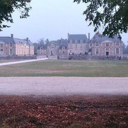 F2 Au Pied Du Chateau Et A 15Min De Center Parc La Ferte-Saint-Aubin Bagian luar foto