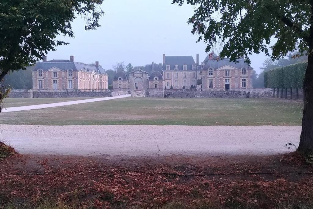 F2 Au Pied Du Chateau Et A 15Min De Center Parc La Ferte-Saint-Aubin Bagian luar foto